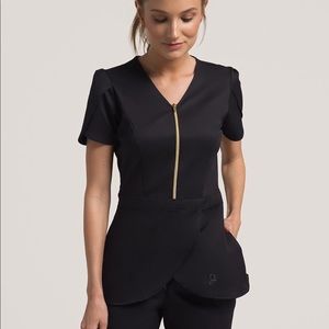 Jaanuu scrub top. Front zipper. Tulip top.